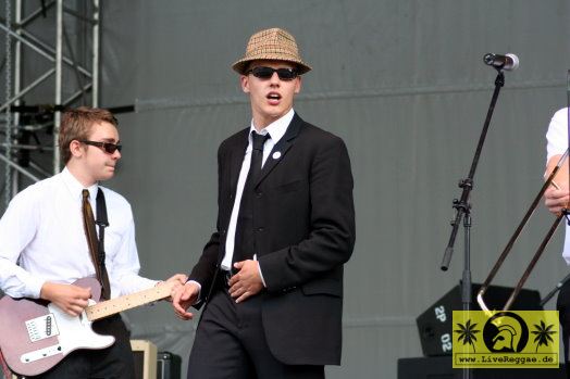 Ken Guru and The Highjumpers (D) Back To The Roots Festival - Elbufer Dresden 16. Juli 2005 (15).jpg